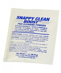 Polerpuder kan rengøres nemt og grundigt med Lake Country Snappy Clean Boost. Pulveret fra den amerikanske producent er patenteret på grund af dets specielle formel. Den renser først puderne ved at opløse polerrester og snavs. Samtidig genaktiverer Lake Country Snappy Clean Boost pudernes celle- og fiberstruktur. Selvom rensepudderet til polerpuder er specielt udviklet til Lake Country-pads, fungerer det også glimrende med Flex, Sonax, Koch Chemie, Meguiars og andre polerpuder. Dyb rengøring til polerpuder for lang levetid af mikrofiberpuder, skumpuder og uldpuder Citrusbaseret rensepulver til polerpuder Patenteret formel til rensning og genaktivering af celle- og fiberstrukturen i polerpuder Udviklet til Lake Country polerpuder, også velegnet til alle andre polerskiver Dyb rengøring af polerpuder sikrer en lang levetid 100% biologisk nedbrydeligt